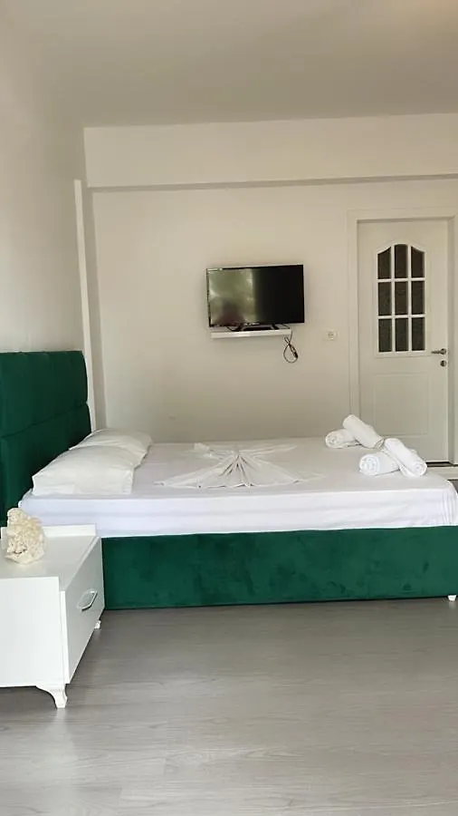 סרנדה Enia'S Room דירה
