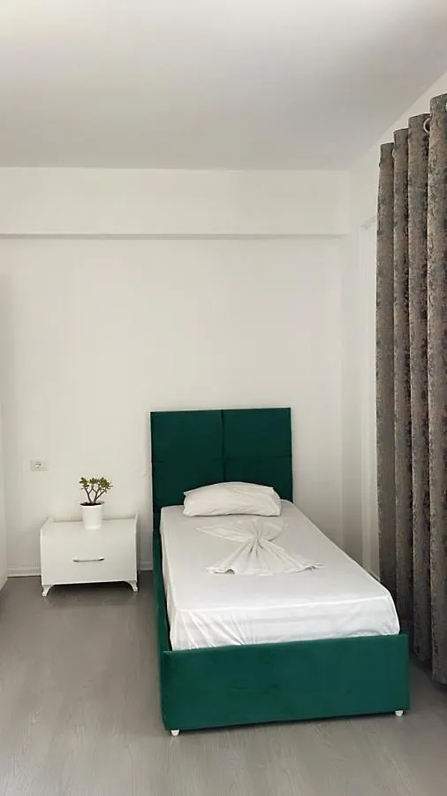 סרנדה Enia'S Room דירה
